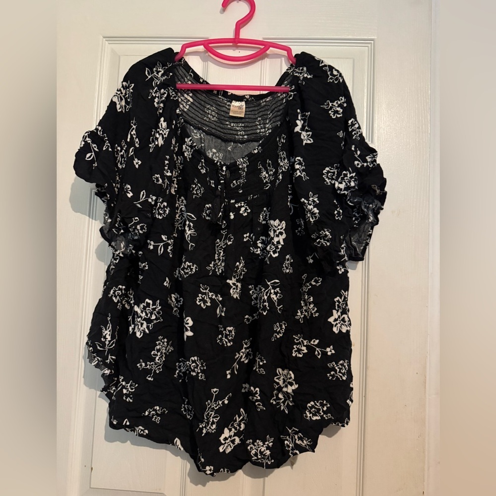 Terra & Sky Black and White Floral Blouse